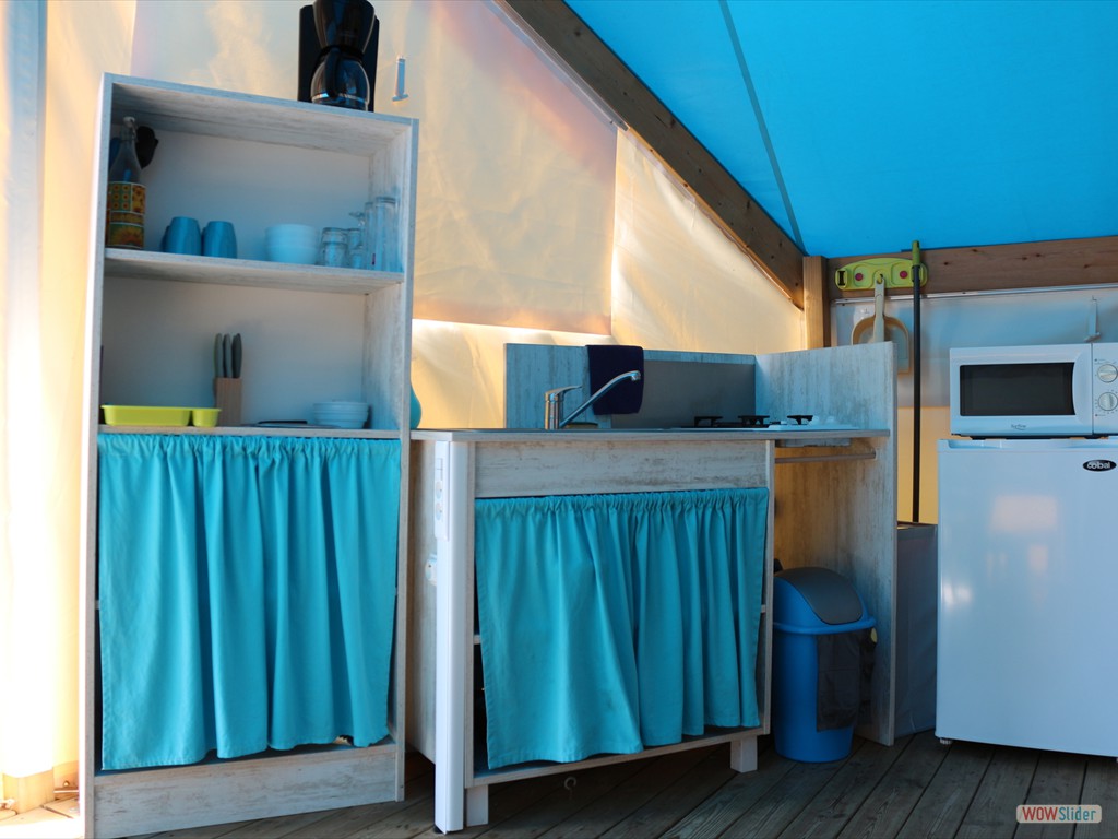 tente-lodge-safari-turquoise-cuisine-camping-insolite-vendee