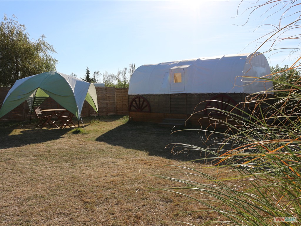 tente-lodge-western-camping-insolite-en-vendee